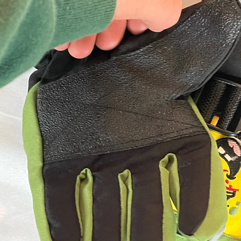 2004 Boys 4-7 M Thinsulate Nickelodeon Nick SpongeBob SquarePants Winter Gloves
